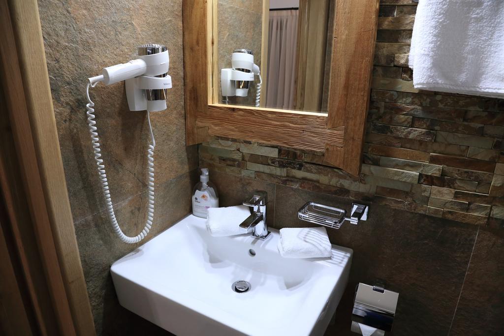 La Monitori Hotel Sinaia Buitenkant foto